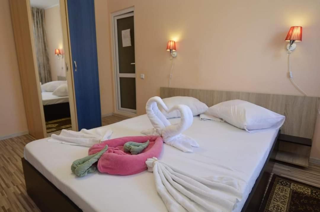 Vila Robert Hotel Schitu Bagian luar foto