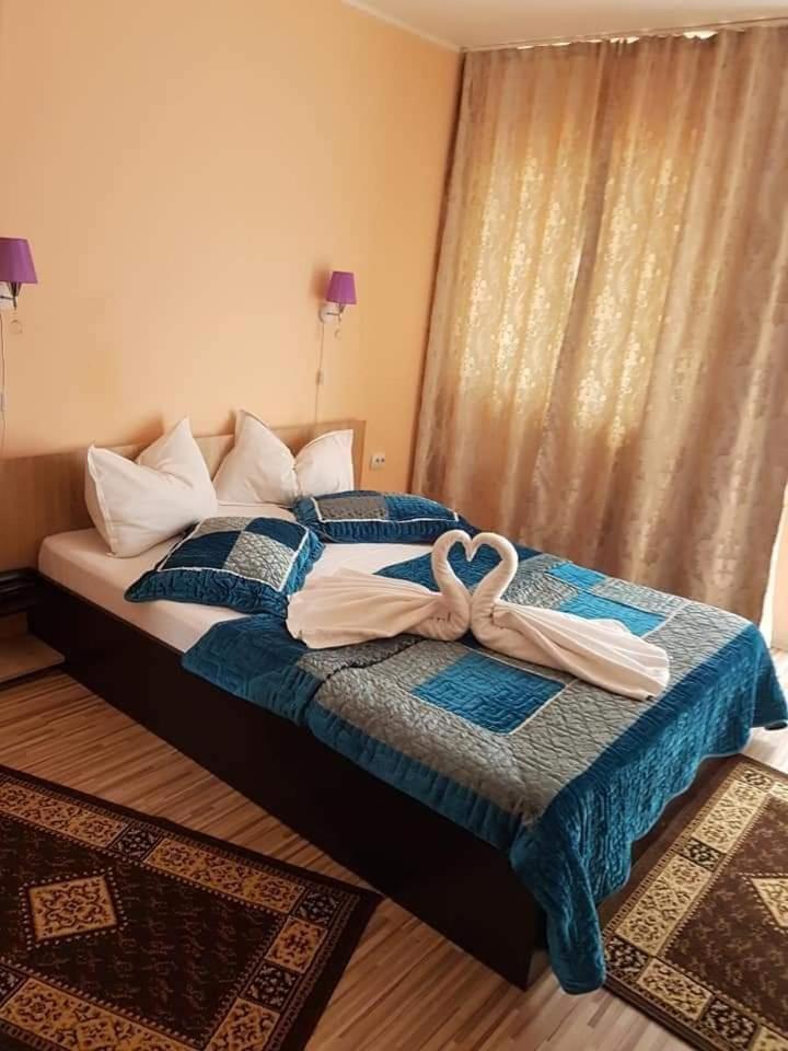 Vila Robert Hotel Schitu Bagian luar foto