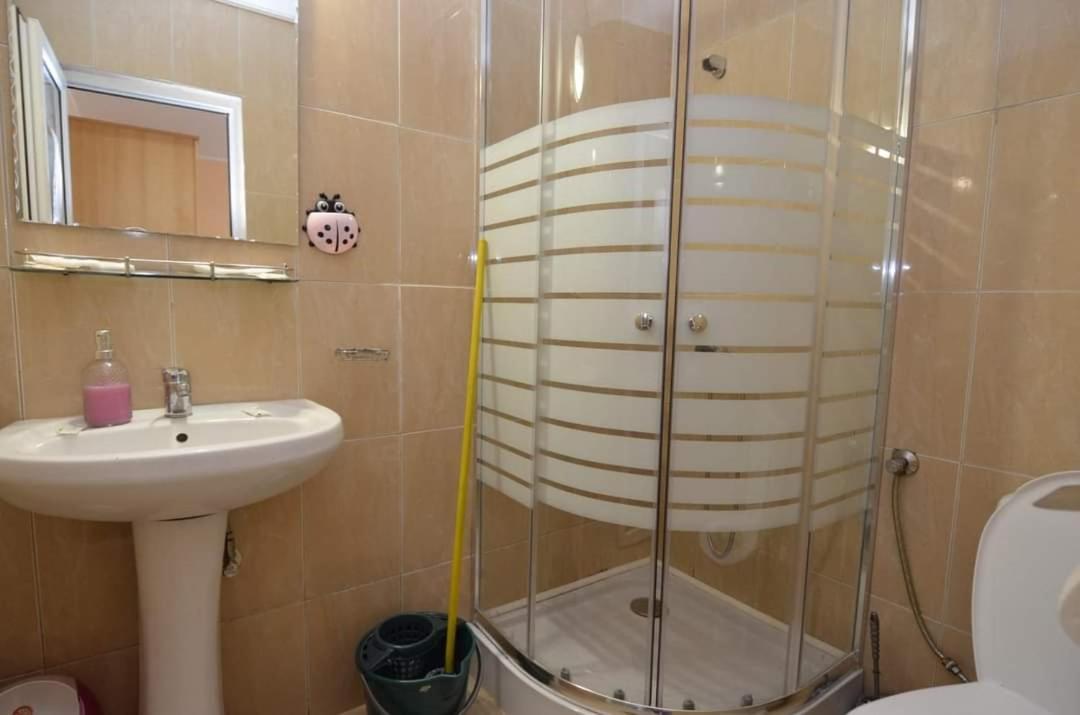 Vila Robert Hotel Schitu Bagian luar foto