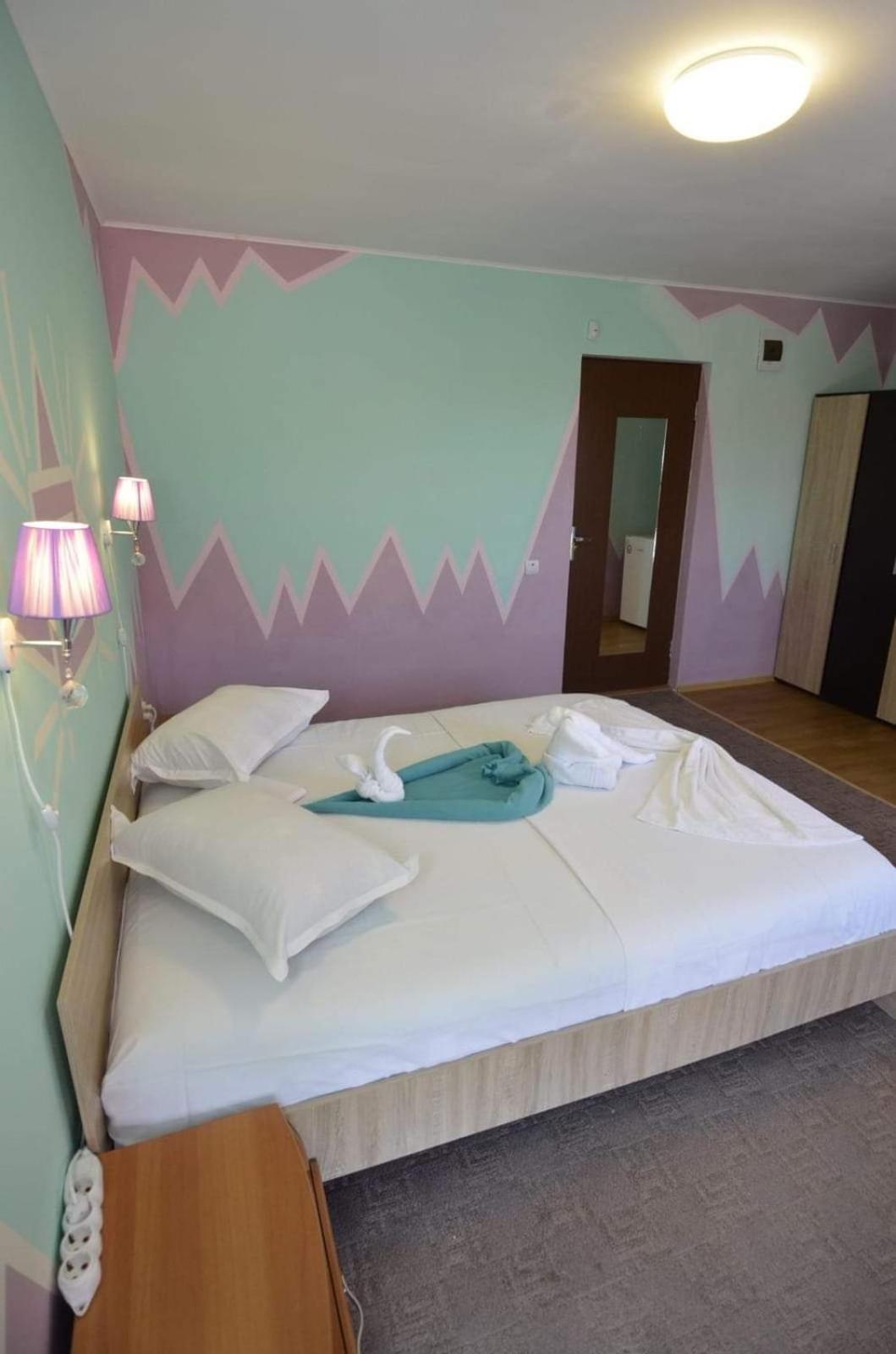 Vila Robert Hotel Schitu Bagian luar foto
